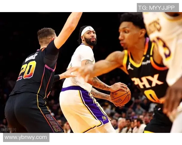 湖人队与太阳队首节激战回顾球员表现与战术分析 湖人队与太阳队首节激战回顾球员表现与战术分析