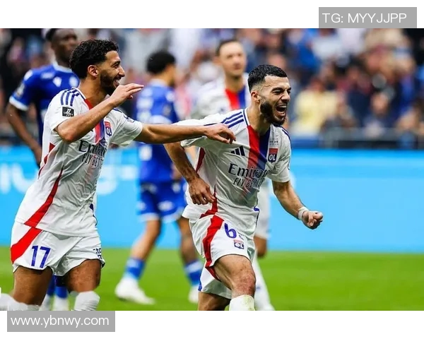 里昂主场迎战巴黎圣曼谁能在法甲争夺战中笑到最后